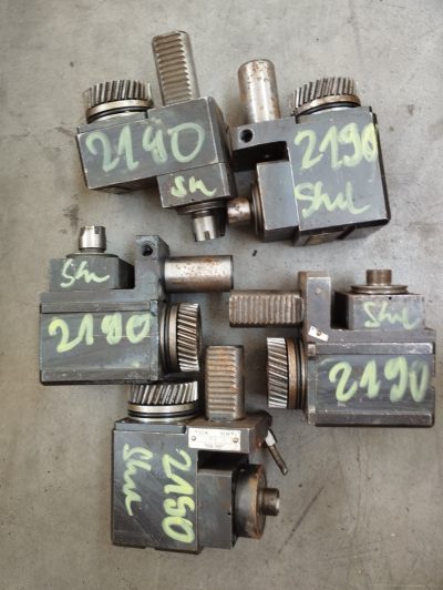 Tool holder with drive 30