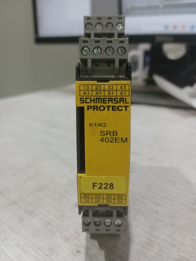 Schmersal SRB 402EM - relay