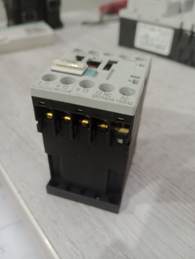 Siemens 3RT1015-1BB42 - contactor