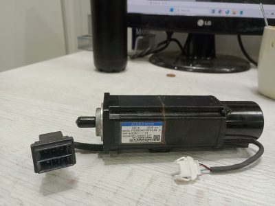 Kawasaki P50B04010DCL69 - servo motor