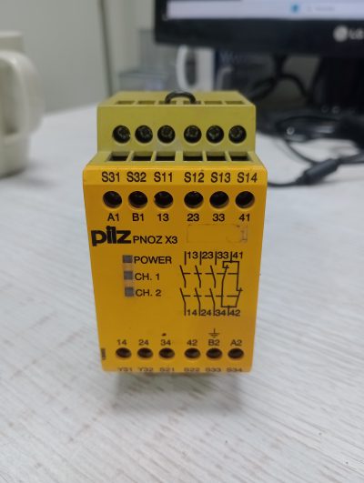 Pilz PNOZ X3 - safety relay