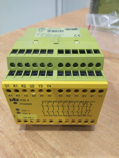 PILZ PZE9 - Safety relay