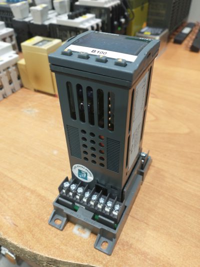 Eurotherm 2216e - Temperature controller