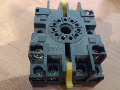 Omron P2CF-11-F - relay socket