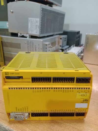 PILZ PNOZ m0p - Safety relay controller
