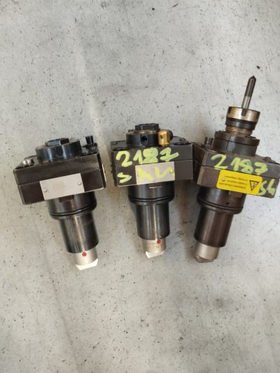 Tool holder with drive 30