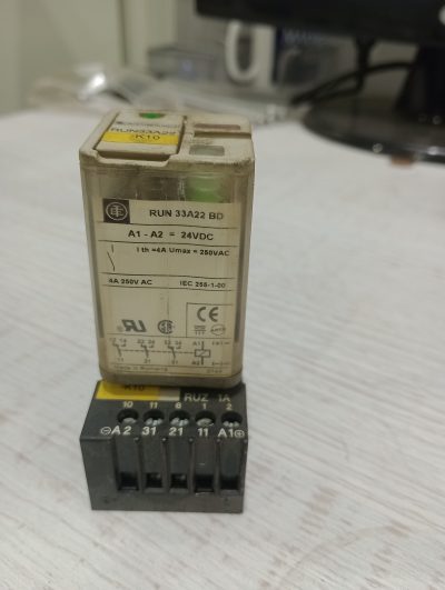 Telemecanique RUN 33A22 BD - relay