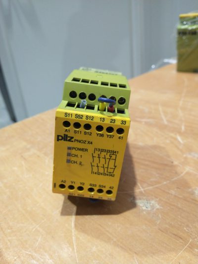 PILZ PNOZX4 - Safety relay