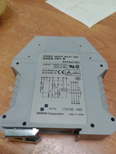 Omron G9SB-301-B - Safety Relay